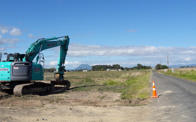 2019-02-28 Rangitaiki Floodway Upgrade Project Stage 5 - Tracks excavator 