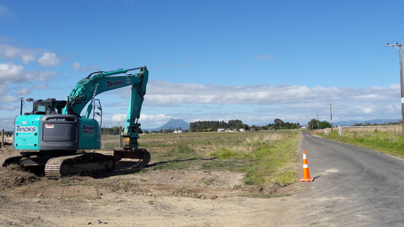 2019-02-28 Rangitaiki Floodway Upgrade Project Stage 5 - Tracks excavator 