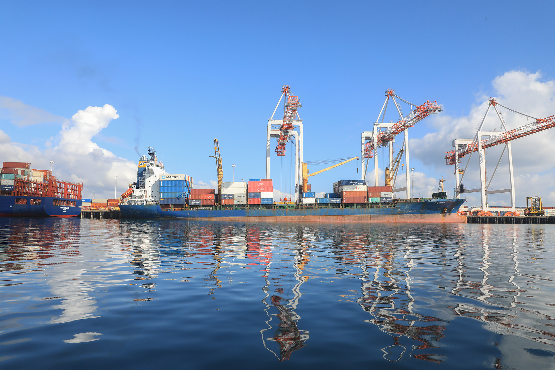 Commercial shipping The Harbourmaster’s Office ensures all vessel activities within regional waters meet strict safety standards. This includes commercial op...